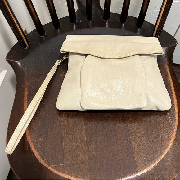 Vintage Hobo International Leather Purse Clutch Wallet Cream Wristlet Kiss Lock - Picture 1 of 8